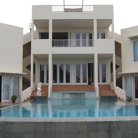 Blue Whale Sanctuary Hotel Tanjung Lesung Exterior foto